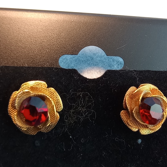 Gold tone Earrings Red Glass Gem, Floral , Post style - Picture 4 of 5